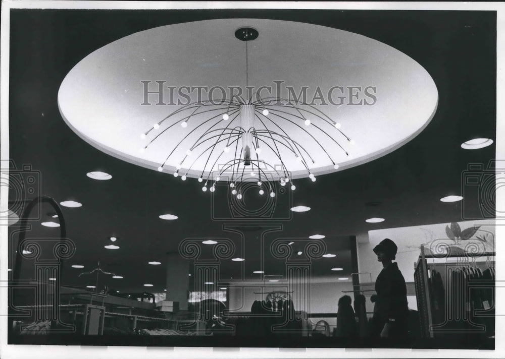 1988 Press Photo Mayfair Store, Spray Design Chandelier - mjb34825 - Historic Images