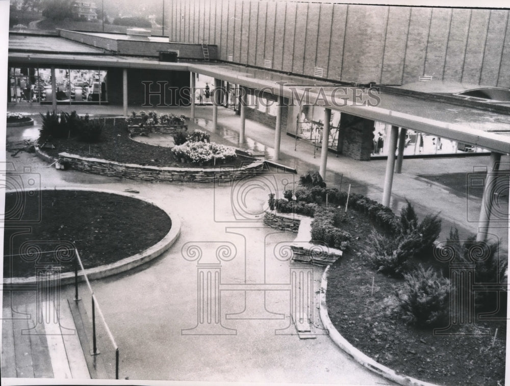 1962 Press Photo Inside Mayfair Shopping Center - Historic Images