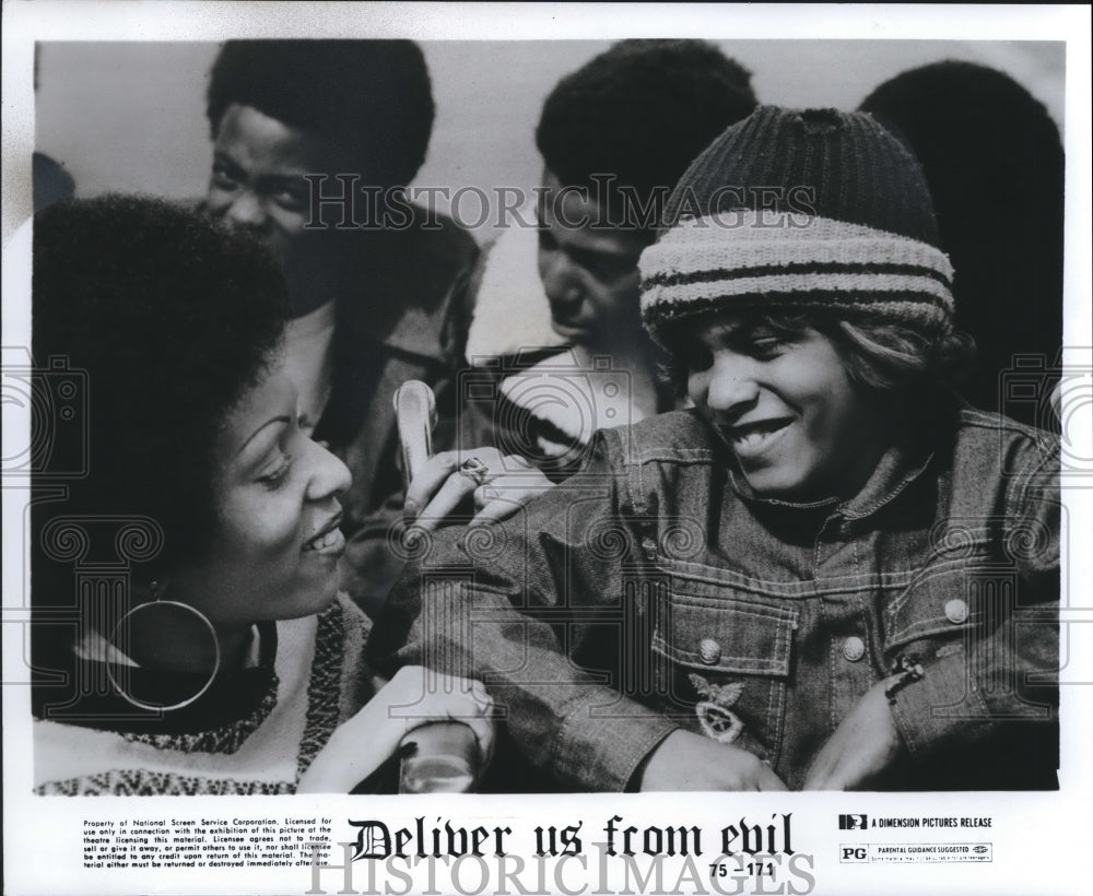 Press Photo Marie O&#39;Henry and Danny Martin in the film &quot;Deliver us from Evil&quot; - Historic Images