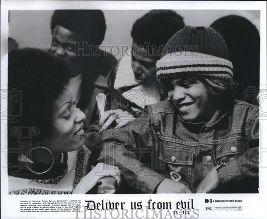 Press Photo Marie O'Henry and Danny Martin in the film "Deliver us from Evil" - Historic Images