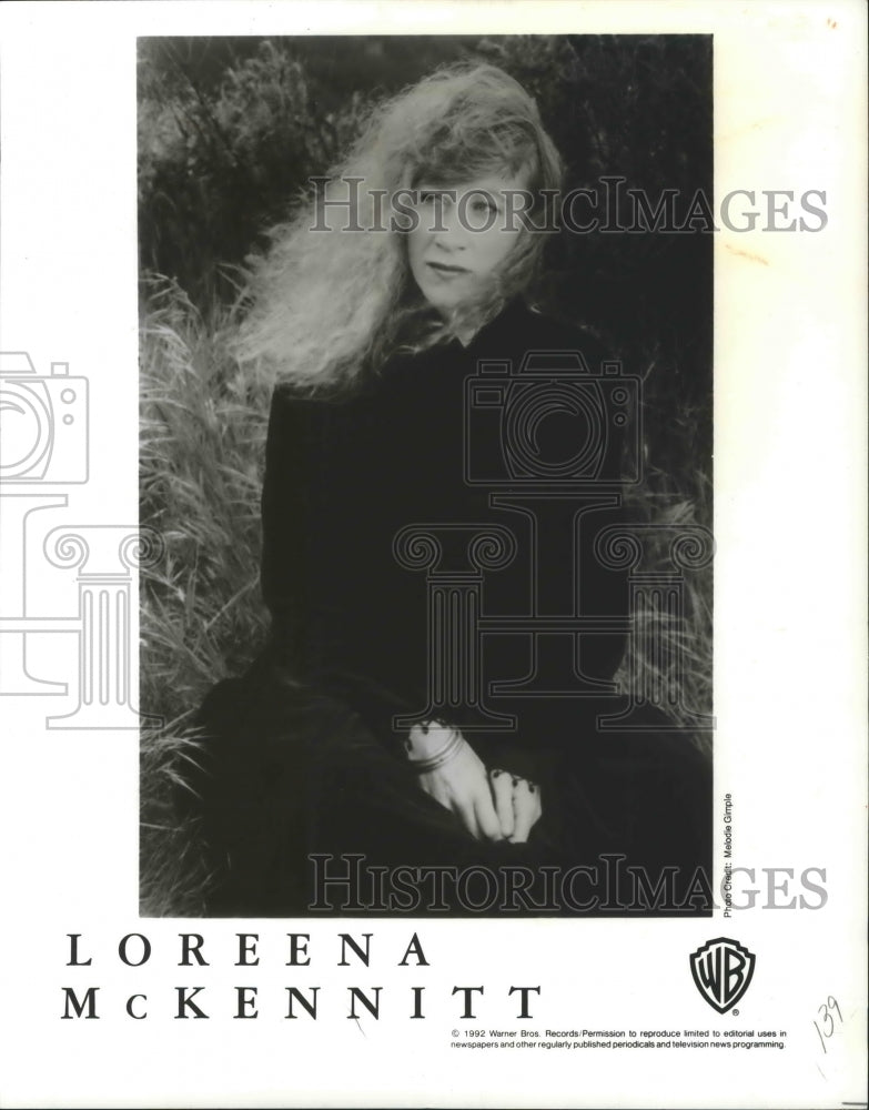 1992 Press Photo Singer Loreena McKennitt on Warner Brothers Records - mjb35998 - Historic Images