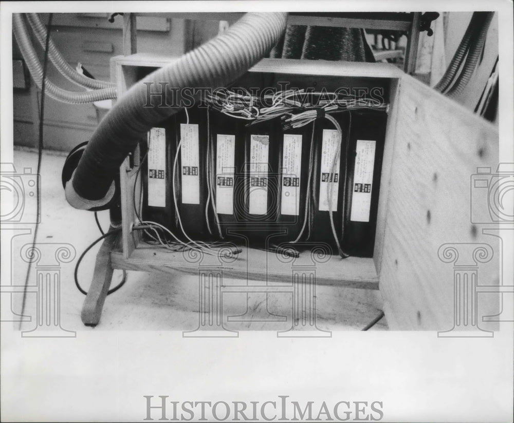 1964 Press Photo Registering Table at Milwaukee Journal - mjb36218 - Historic Images