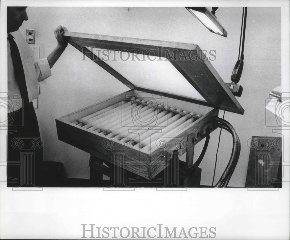 1964 Press Photo Milwaukee Journal Registering Table - mjb36219 - Historic Images