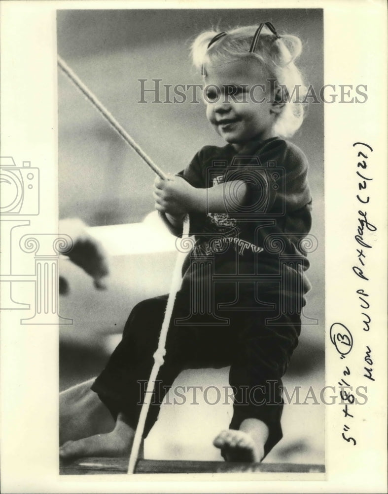 1984 Press Photo Amber Evan at Children's Gym in Pittsburgh, Pennsylvania - Historic Images