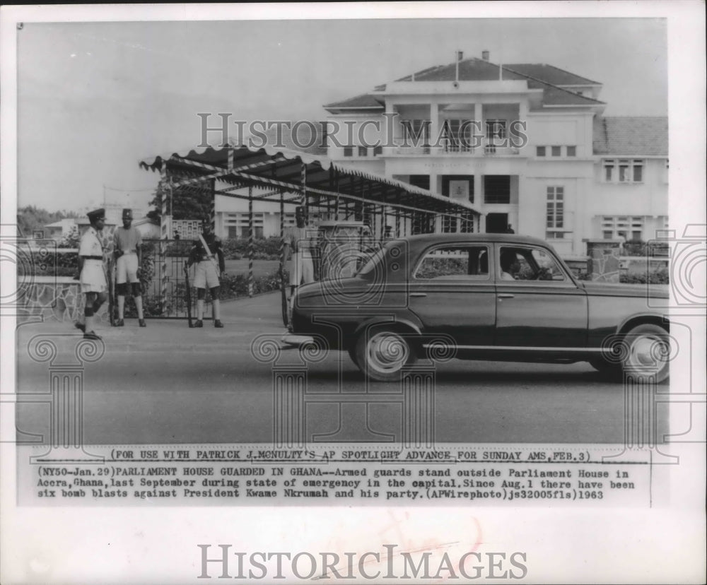 1963 Press Photo Armed Guards outside the Parliament House in Accra, Ghana-Historic Images