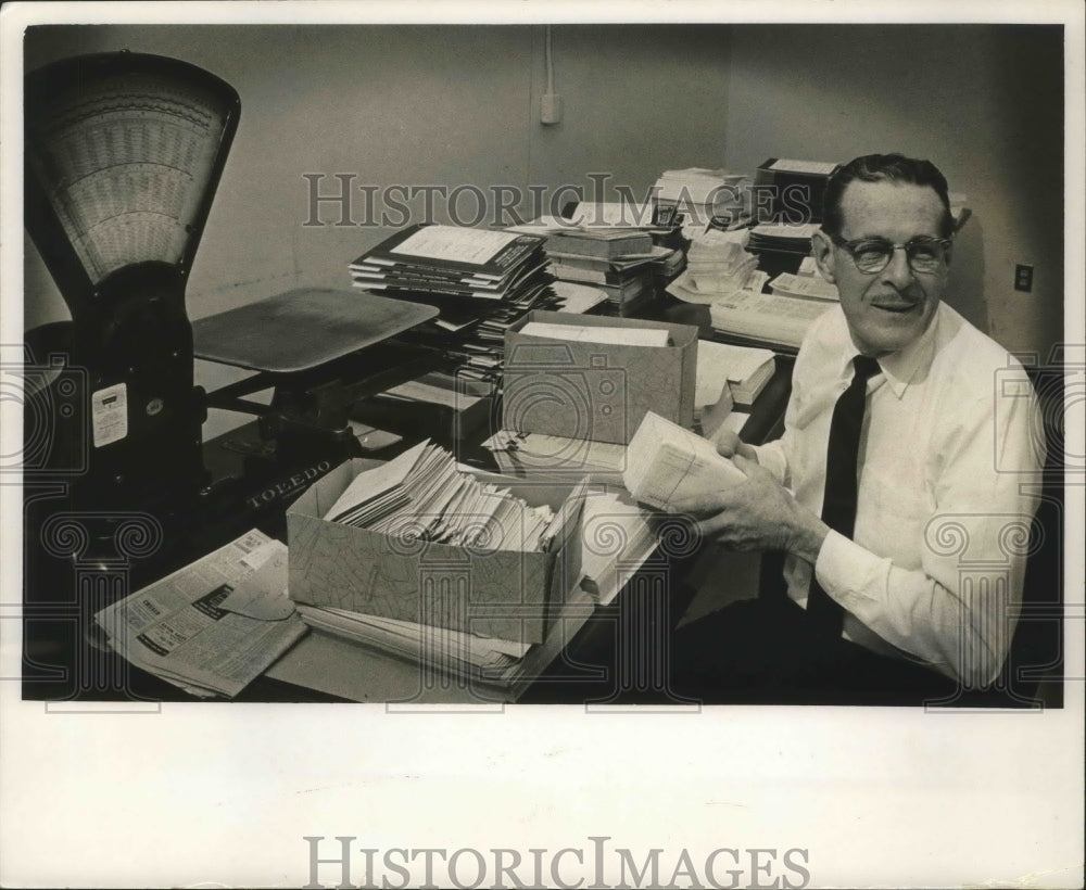 1965 Press Photo Frank Hady at the mail desk surrounded by large amounts of mail - Historic Images