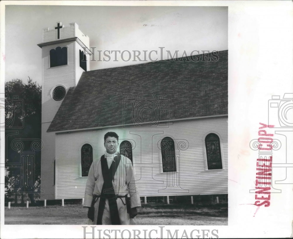 1967 Press Photo The Reverand John D. Rossiter at St. Patricks Cathedral - Historic Images