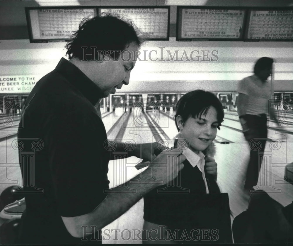 1985 Professional bowler Mark Roth autographs Catherine Begin-Historic Images