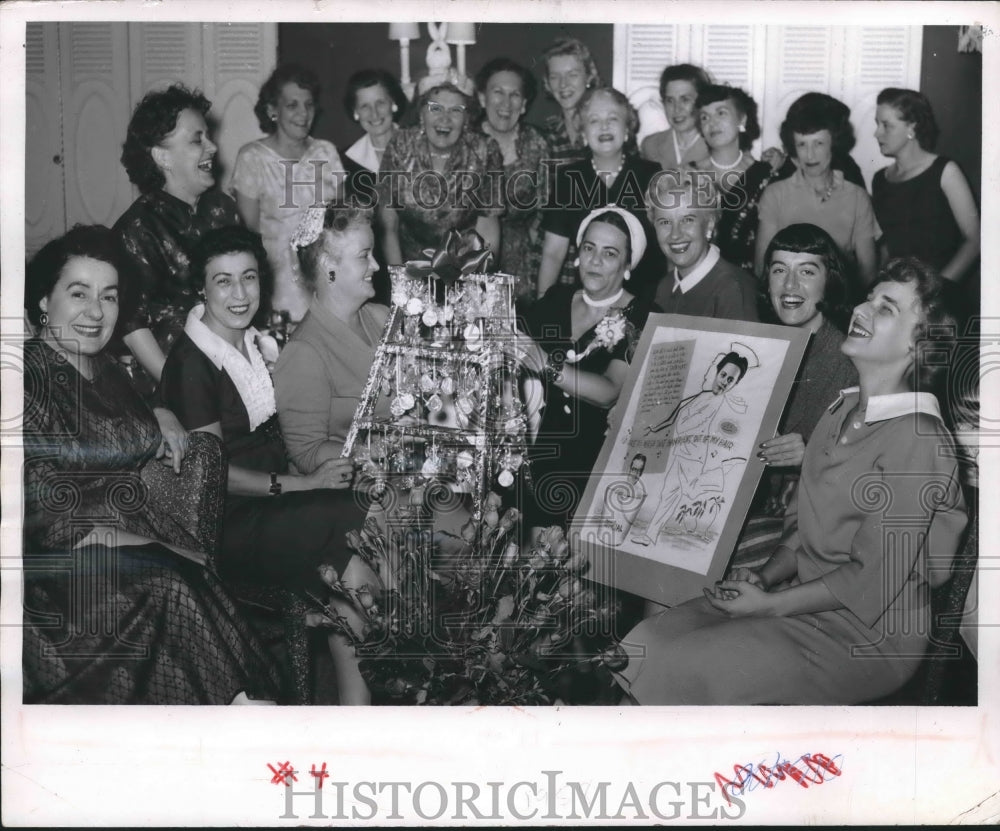 1958 Press Photo Elsa Hahns' party celebrating 40th Anniversary at The Journal - Historic Images