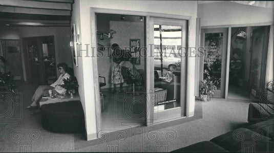 1985 Press Photo Women getting their hair styled at Making Waves Styling Mall. - Historic Images