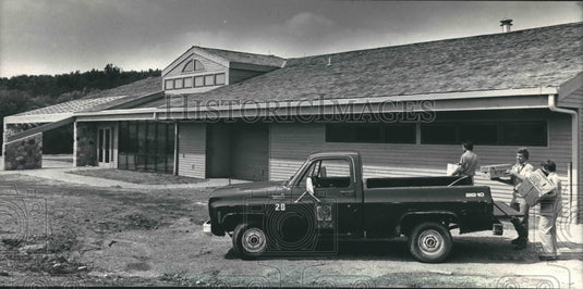 1986 Press Photo Retzer Nature Center, 6,000 square feet, opens doors this week. - Historic Images