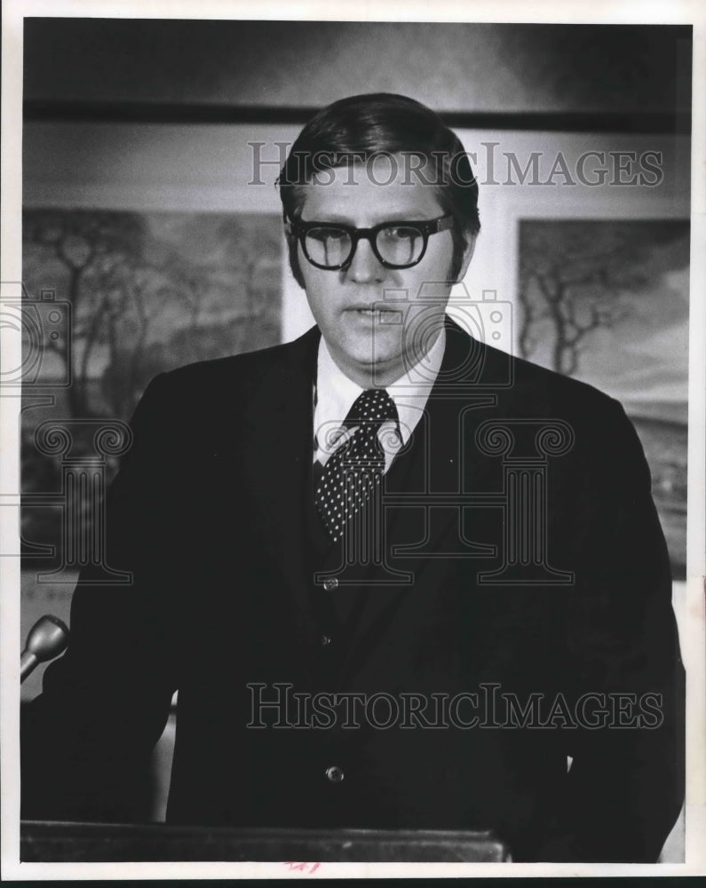 1972 Press Photo Jerold Ross, Owner of Radio Station WFMR, Milwaukee - mjb38172 - Historic Images