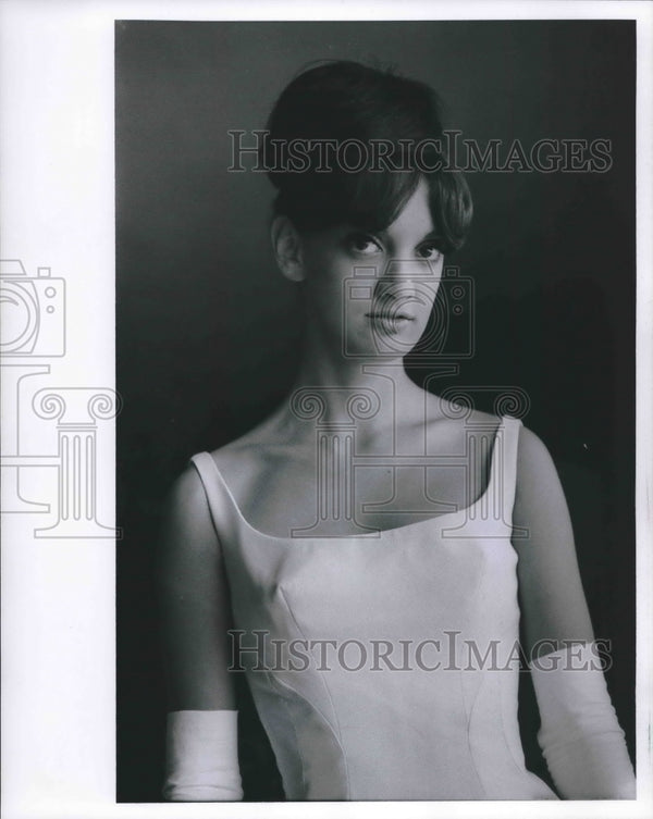 1964 Press Photo Nancy Kay Rosenberg's debut at the Milwaukee Athletic ...