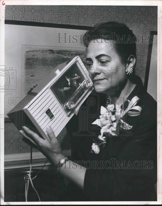 1964 Press Photo Elsa Hahn, Milwaukee Journal employee. - mjb38446 - Historic Images