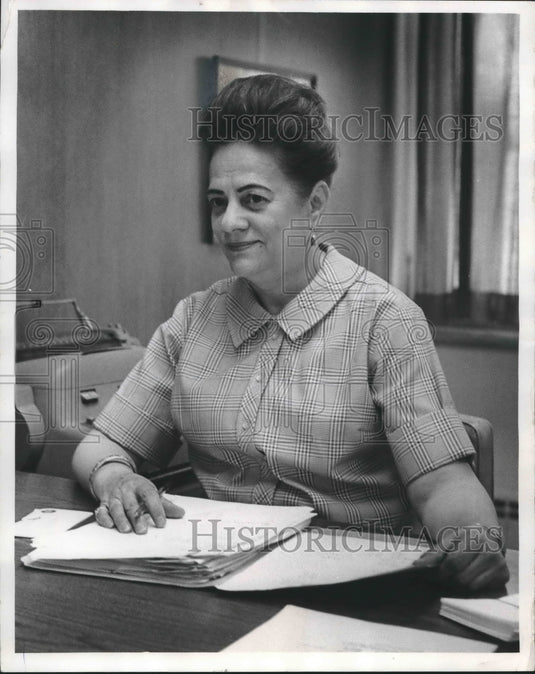 1971 Press Photo Elsa Hahn, employee of Milwaukee Journal - mjb38490-Historic Images