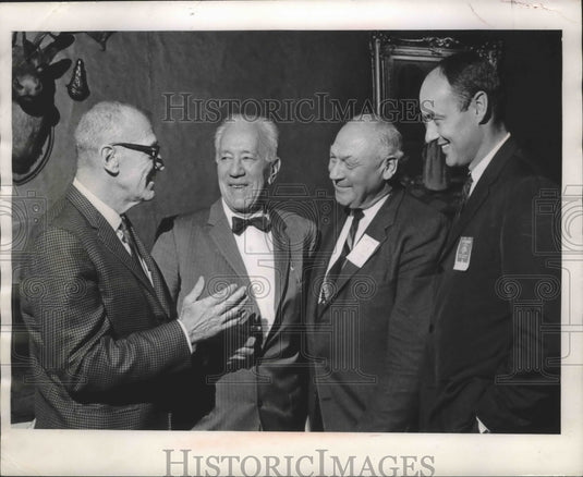 1967 Press Photo John Messmer and Others Meet at Milwaukee Homecoming Festivity - Historic Images