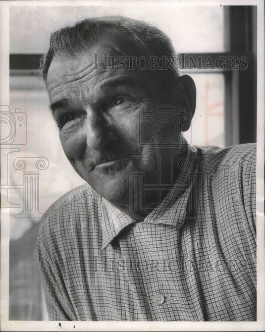 1960 Press Photo Bruno J. Ratzel Sr., posing in San Diego. - mjb39282-Historic Images