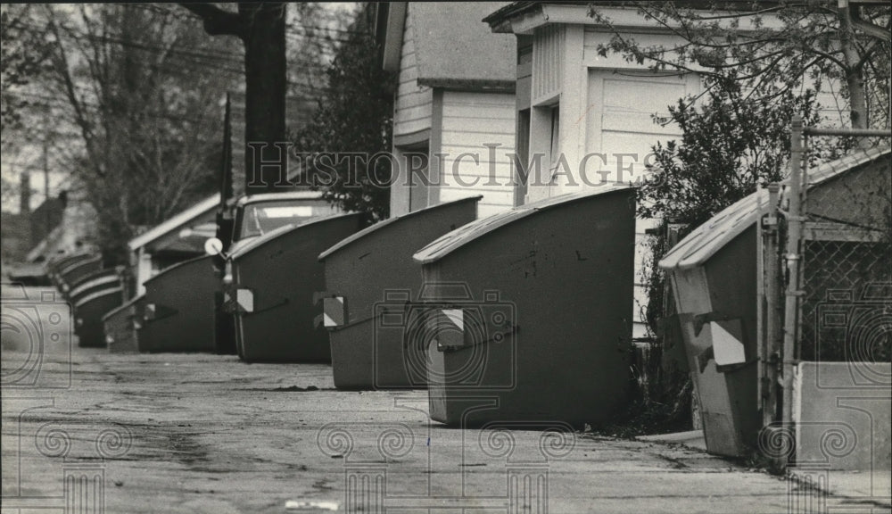 1981 Press Photo The Milwaukee Bureau of Sanitation garbage units - Historic Images