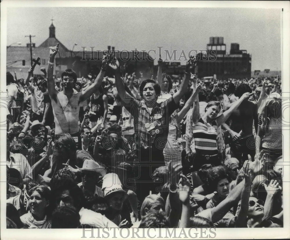 1972 Young people committed to the Campus Crusade for Christ.-Historic Images