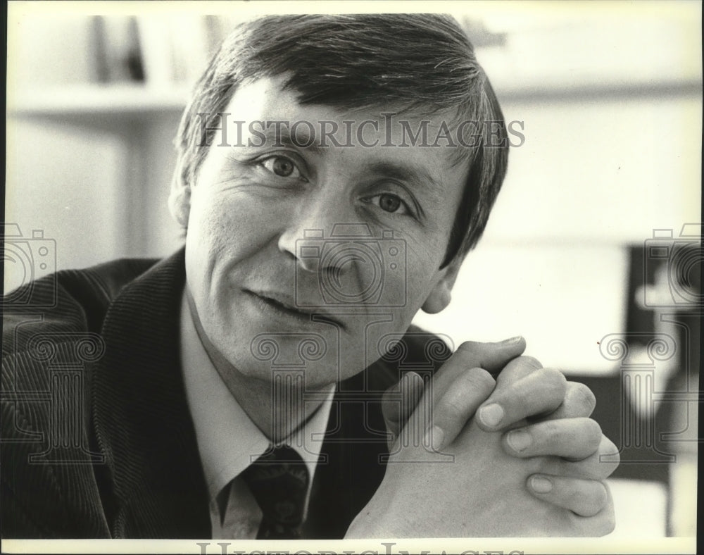 1980 Press Photo Novelist Piers Paul Read, Columbia University office, New York - Historic Images