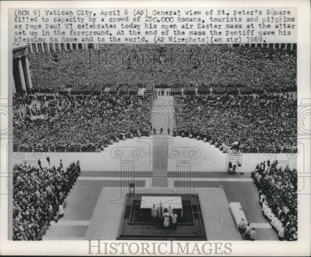 1969 Press Photo Vatican City view of Saint Peter&#39;s Square with Pope Paul VI - Historic Images