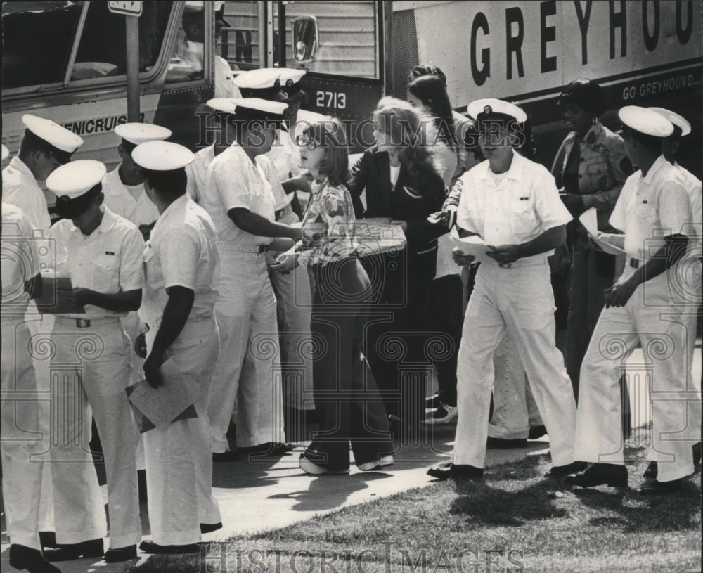 1974 Sailors arrive in Milwaukee from training center - Historic Images