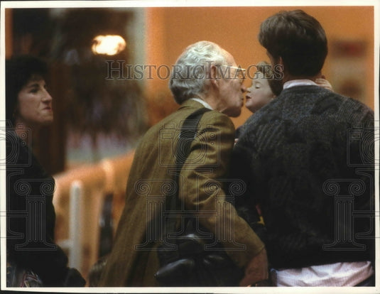 Press Photo Erika Yeager Kisses Grandfather, William Carr, at Mitchell Airport - Historic Images