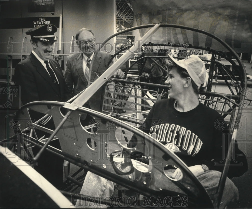 1988 Press Photo Student In Plane Being Constructed For Fair At Mitchell Airport - Historic Images