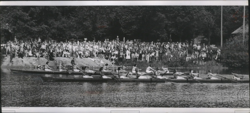 1957 Press Photo Milwaukee-Downer College Regatta - Sophomores and Juniors Raced - Historic Images