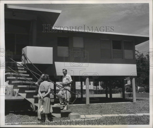 1951 Press Photo "house on stilts" home in Puerto Rico is one of many built - Historic Images
