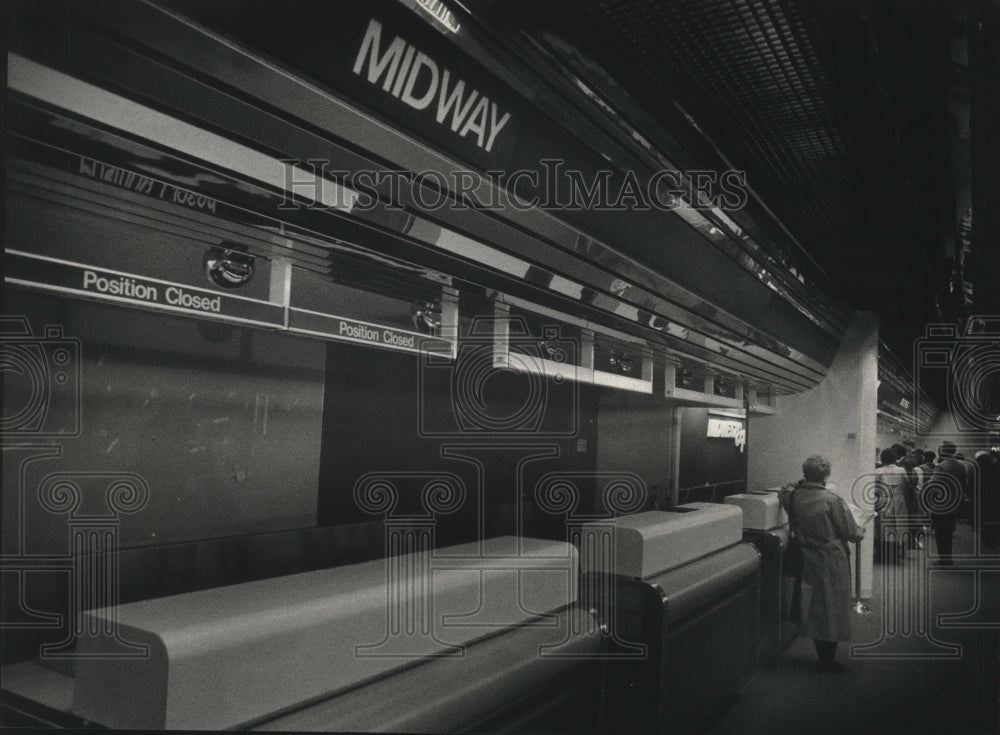 1991 Press Photo Midway Airlines was Forced to Close at Mitchell Airport - Historic Images