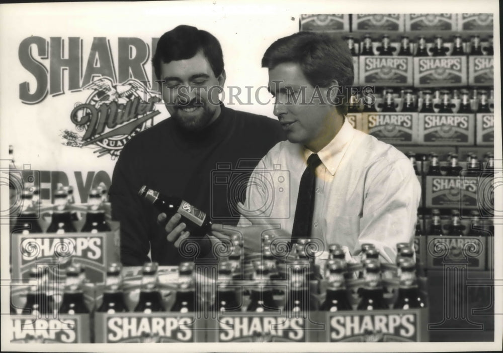 1990 Press Photo Tony Sciolia manager for new products for Miller Brewing Co - Historic Images