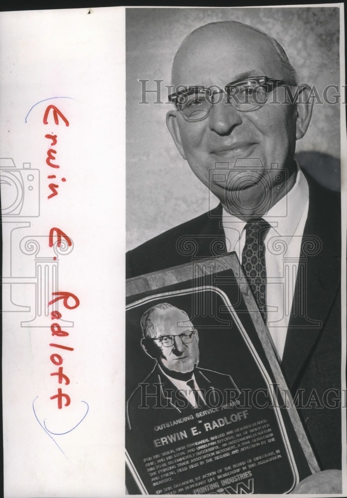1966 Press Photo Erwin E. Radloff, president of Henschel Manufacturing Company - Historic Images