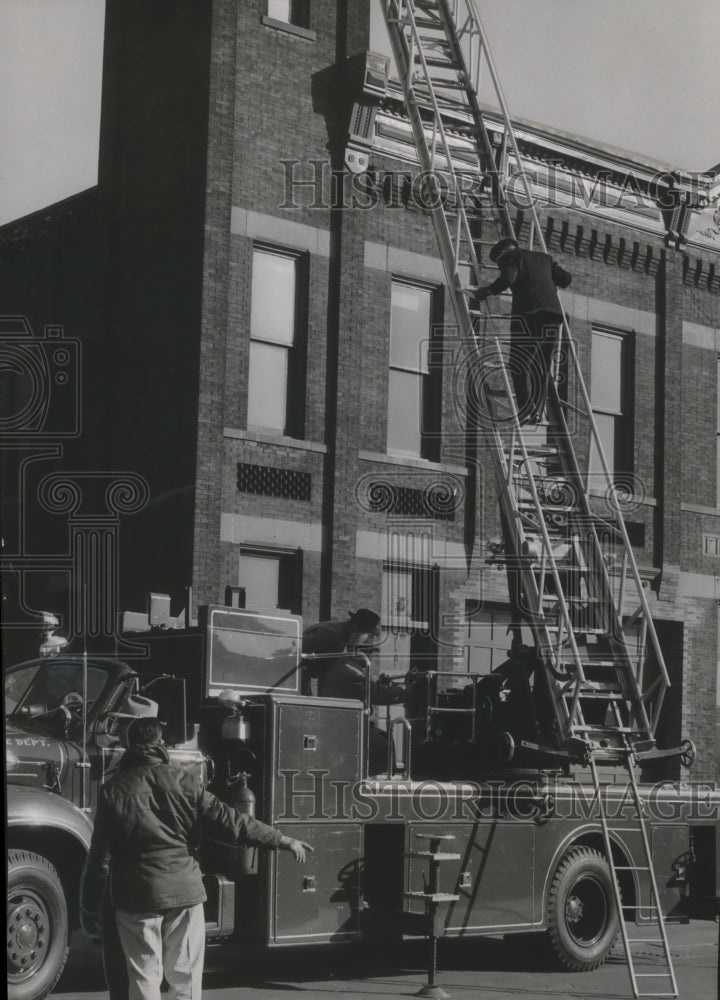 1957 Press Photo Firetruck undergoing tests before joining Milwaukee Fleet- Historic Images