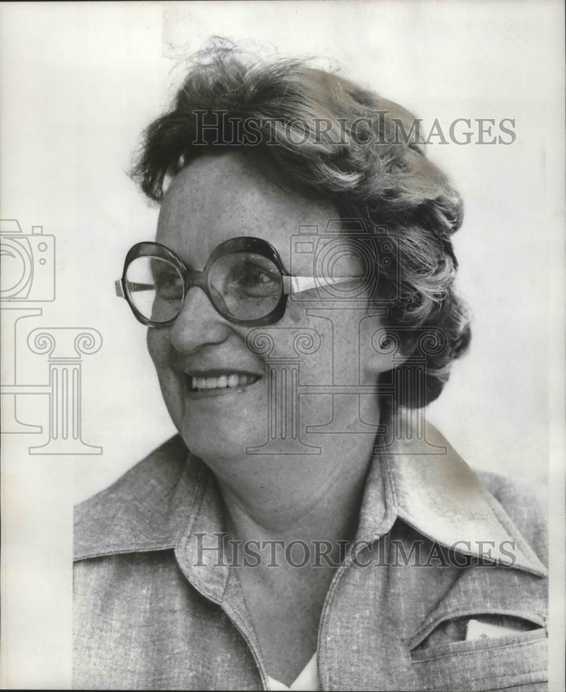 1975 Press Photo Mrs. H. C. Miller, director of nursing in Wauwatosa - mjb42210 - Historic Images