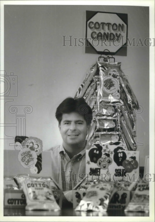 1993 Press Photo Alex Miller, VP, Mama Irene's Specialty Candies - mjb42214 - Historic Images