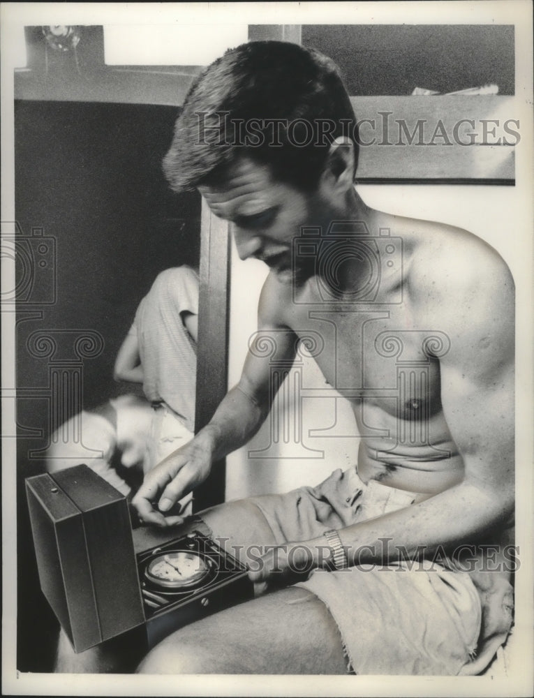 1964 Press Photo Captain Lee Quinn checks chronometer of the Neophyte - Historic Images