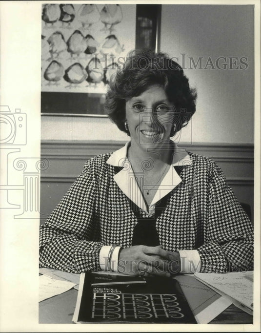 1965 Press Photo Joanne Ratcheson, vice president marketing, hospital, Milwaukee - Historic Images