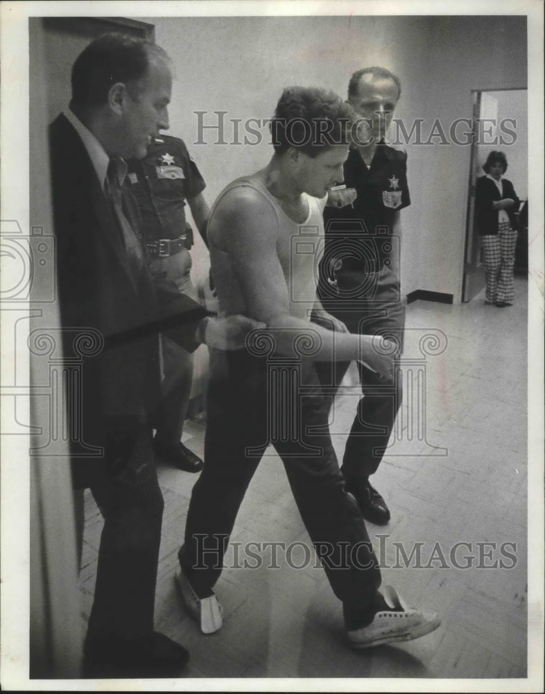 1974 Press Photo Paul J. Rasmussen, charged with murder, Waukesha Courtroom - Historic Images