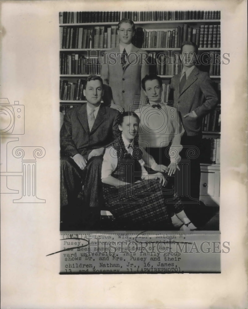 1953 Press Photo Dr. and Mrs. Pusey and their children, President of Harvard - Historic Images