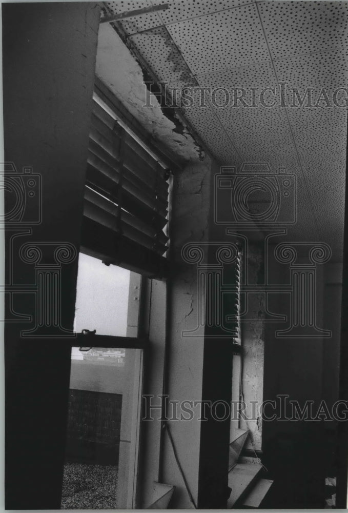 1981 Press Photo Racine Courthouse Leaky Roof Has Caused Damage - Wisconsin - Historic Images