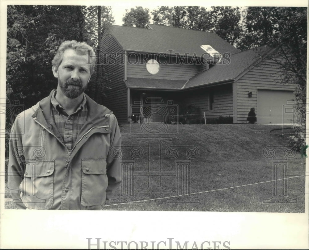 1985 Owner of Gas Light House Inc., Owen Purvis - Historic Images