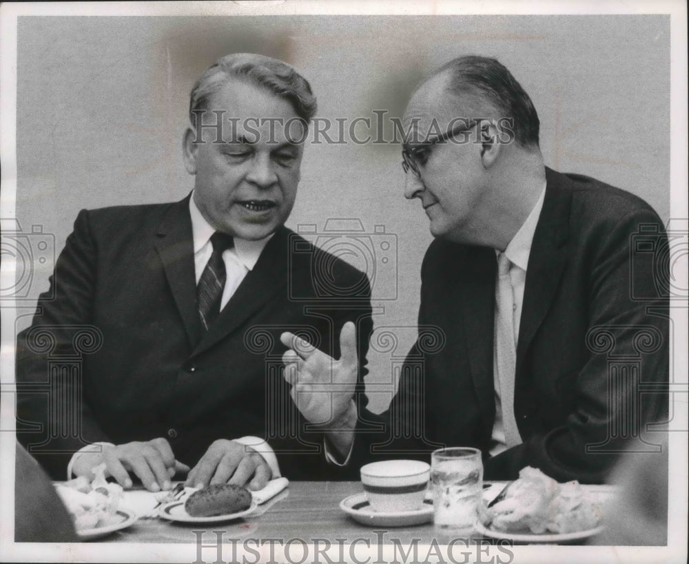 1962 Press Photo Mr. Pysin with UW President, Fred H. Harrington - mjb42692 - Historic Images