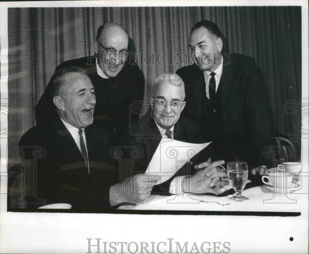 1963 Press Photo Circuit Judge Max Raskin honored at luncheon at Pfister hotel. - Historic Images