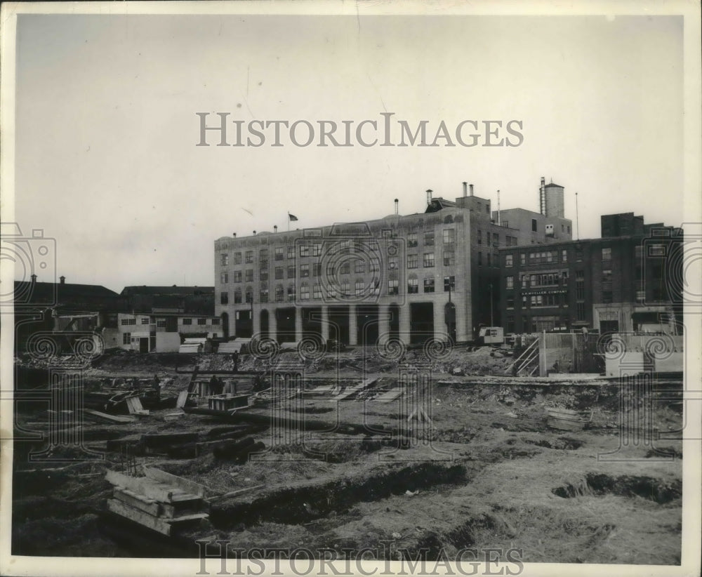 1949 Sports Arena construction at Milwaukee Auditorium. - Historic Images