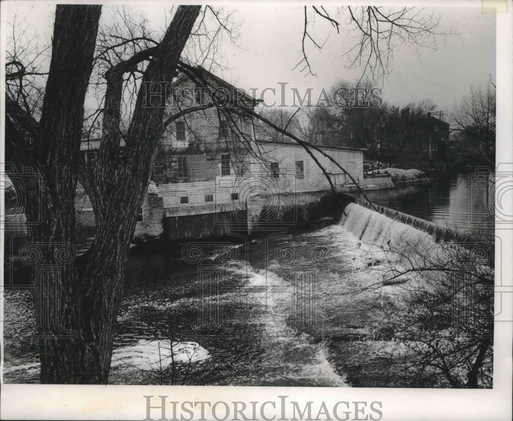 1963 Press Photo Manitowoc County Sawmill in Wisconsin on the Sheboygan River-Historic Images