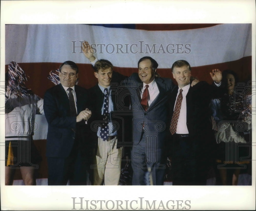 1992 Press Photo Vice-President Quayle campaigned at Central Wisconsin Airport - Historic Images