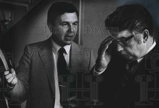 1971 Press Photo Governor Lucey's inspection tour of reformatory at Green Bay-Historic Images