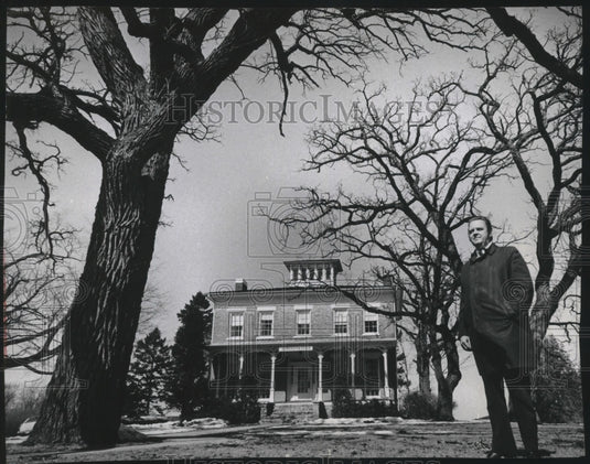 1975 Press Photo Majestic trees frame Milton College's Administration Building-Historic Images