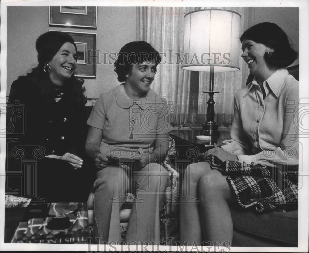 1973 Press Photo Wives of members of Dartmouth Alumni Association of Wisconsin.-Historic Images